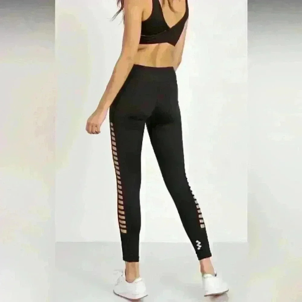 NWOT Revolve Maaji Camera Roll Legging Black Size Large - Picture 2 of 8